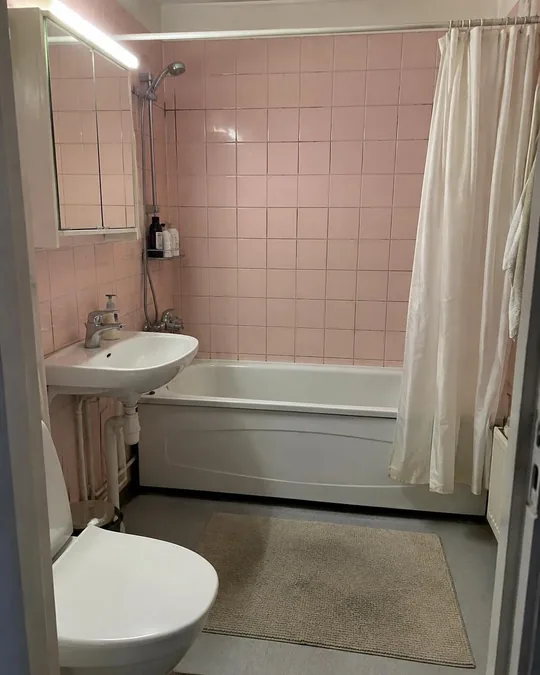 Badrum med terrazzo, före
