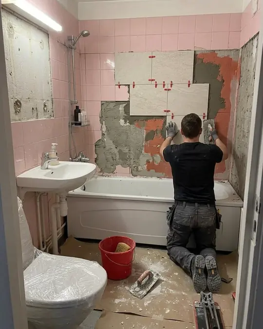 Badrum med terrazzo, under